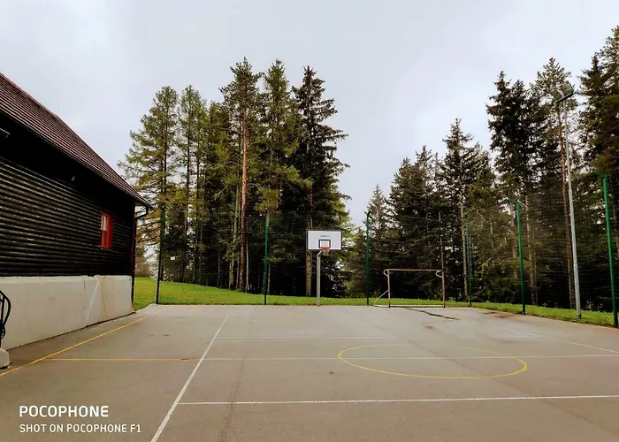 House Koprivnik بيت ضيافة